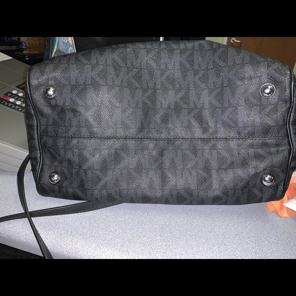 Authentic Michael Kors Handbag - image 3